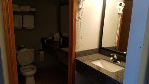 Boarders Inn & Suites by Cobblestone Hotels - Superior/Duluth - image 4