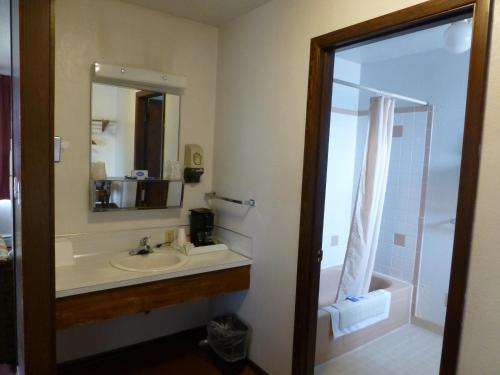 Umatilla Inn & Suites