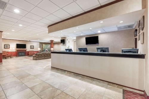 Ramada by Wyndham State College Hotel & Conference Center - State College