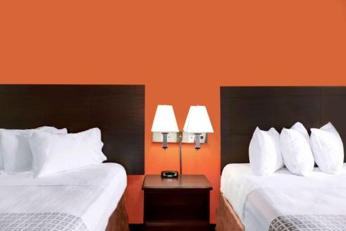 Howard Johnson by Wyndham Modesto Ceres - image 7