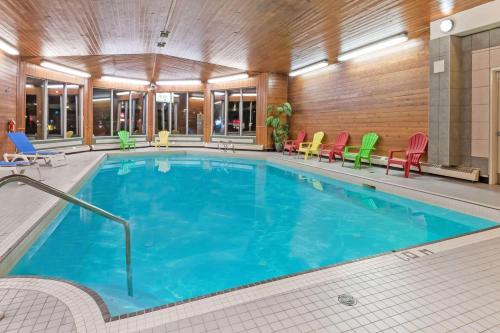 Stony Plain Inn & Suites