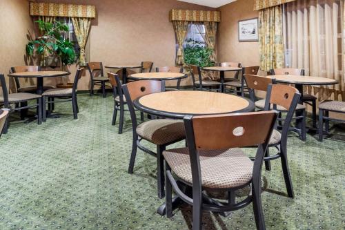 Ramada by Wyndham Frisco - image 7