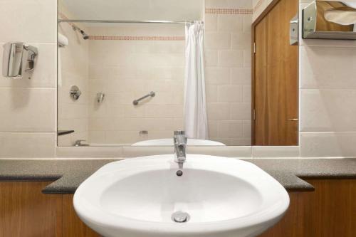 Ramada London Ruislip - image 9