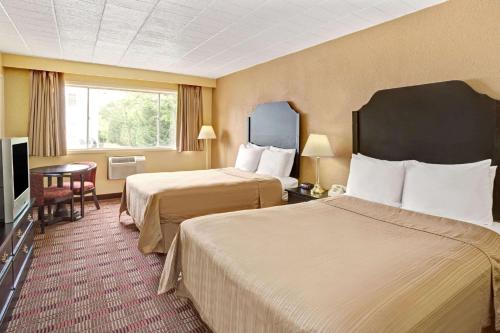 Howard Johnson by Wyndham Pikesville in Pikesville, USA