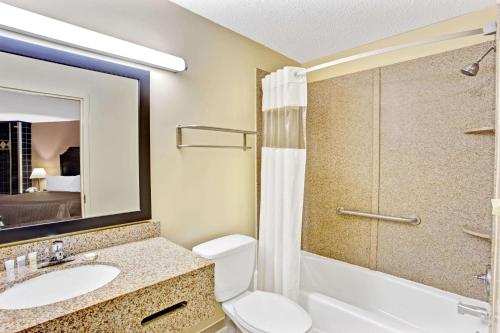 Howard Johnson by Wyndham Pikesville in Pikesville, USA