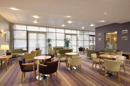 Ramada Plaza Wrexham - image 6