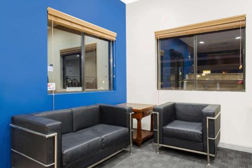 Howard Johnson by Wyndham St. George Hotel & Suites - image 2