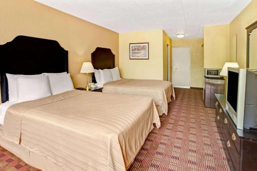 Howard Johnson by Wyndham Pikesville in Pikesville, USA