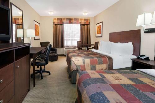 2 queen beds