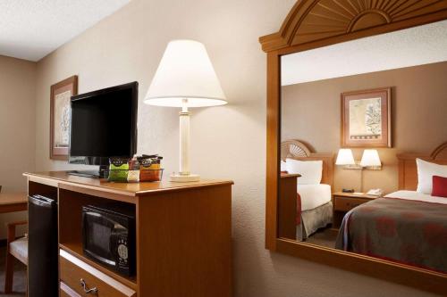 Ramada by Wyndham Sioux City - image 8
