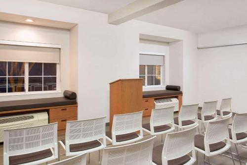 Microtel Inn & Suites Leesburg in Silver Lake, USA