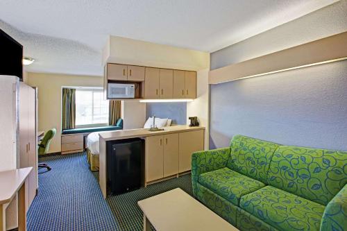 Microtel Inn & Suites by Wyndham Statesville - image 14