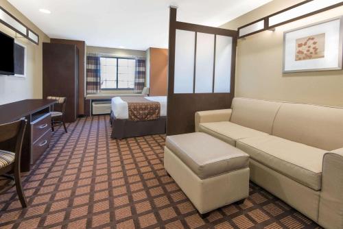 Microtel Inn & Suites by Wyndham North Canton