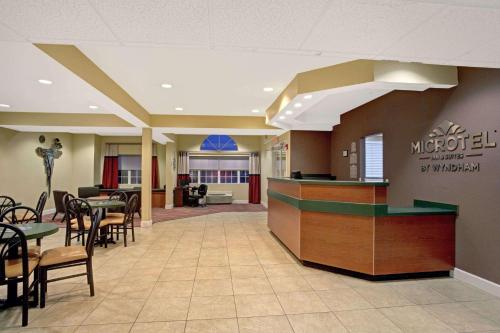 Microtel Inn & Suites by Wyndham Bushnell