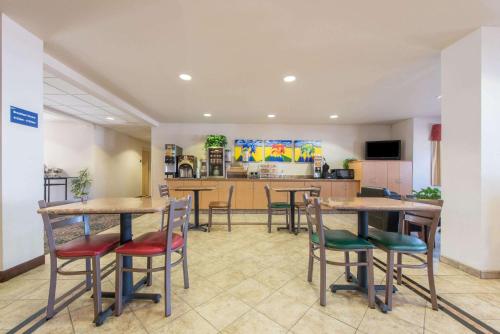 Microtel Inn & Suites By Wyndham Altus