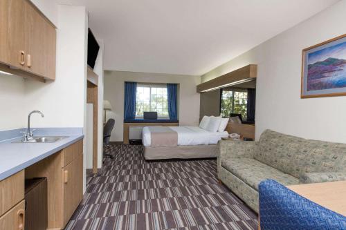 Baymont Inn & Suites by Wyndham Anchorage Airport