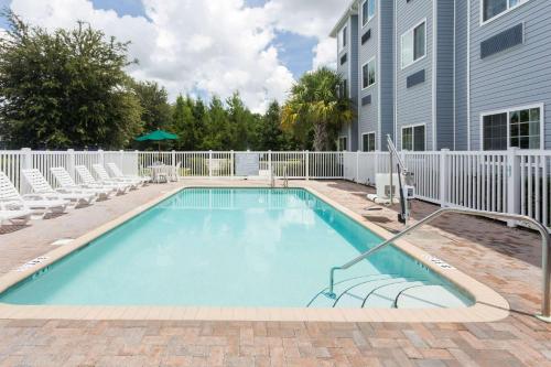 Microtel Inn & Suites By Wyndham Spring Hill/Weeki Wachee