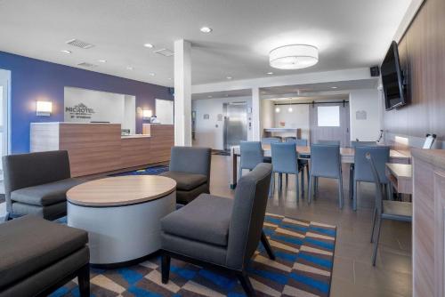 Előcsarnok, Microtel Inn & Suites by Wyndham Moorhead Fargo Area in Moorhead