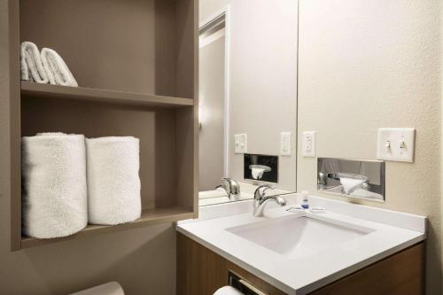 Microtel Inn & Suites by Wyndham - image 2