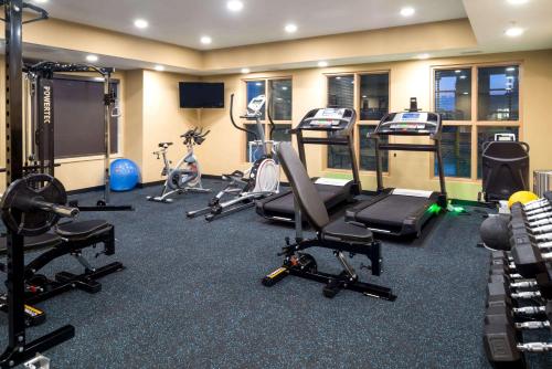 Academia, Microtel Inn & Suites by Wyndham Red Deer in Red Deer (AB)