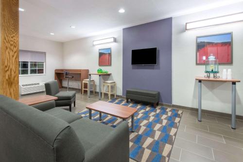 Microtel Inn & Suites by Wyndham Cadiz in Cadiz, USA