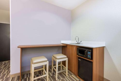 Double Queen Suite - Non-Smoking