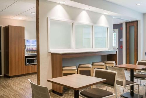 Microtel Inn & Suites by Wyndham Altoona - main image