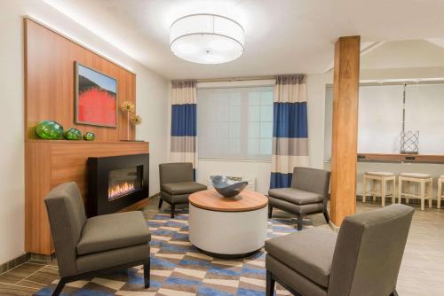 Microtel Inn & Suites by Wyndham Altoona - image 2