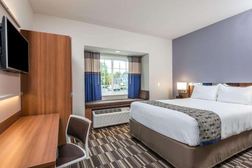 Microtel Inn & Suites by Wyndham Altoona