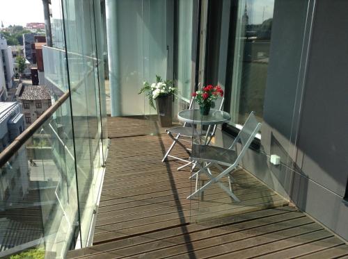 Standard One-Bedroom Apartment with Balcony image 9