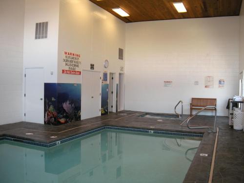 Swimmingpool, Motel West in Idaho Falls (ID)