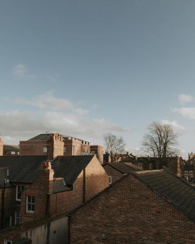 Luxurious & Modern Home in the Centre of the City - image 9