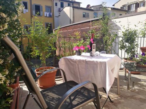  terrace apartment in santo spirito district in Florenz