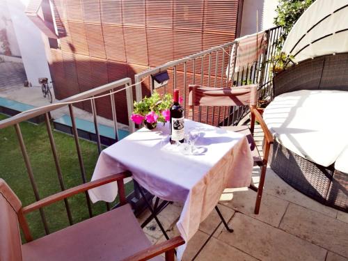  terrace apartment in santo spirito district in Florenz