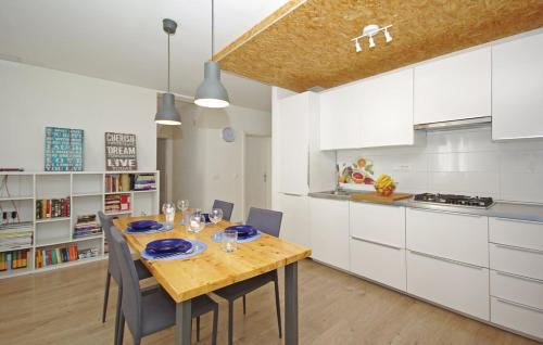  Apartment MIVA, Pension in Brela