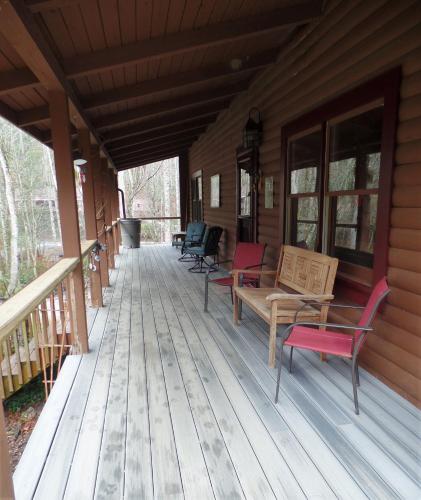 Creekside Paradise Bed and Breakfast - 출입구