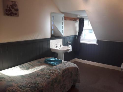 Single room, shared bathroom