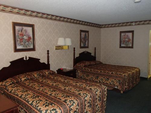 Queen Room with Two Queen Beds - Smoking