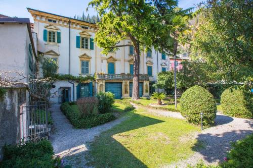  Il Batti apartment water front and private beach in Toscolano-Maderno