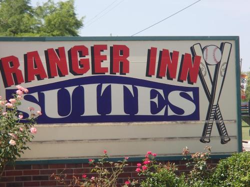 Ranger Inn & Suites - 출입구