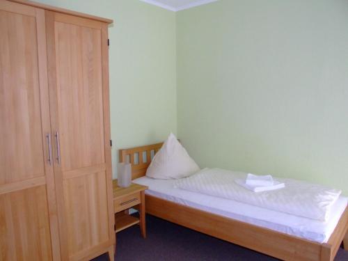 1 twin bed