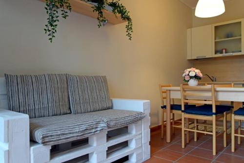 IN SUITE LAKE 1 - image 7