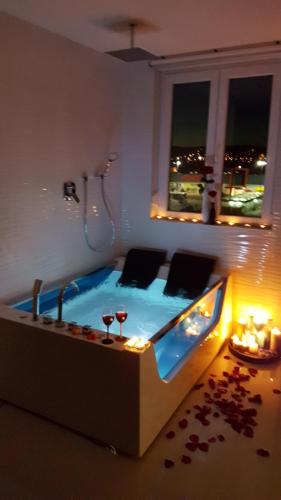 Studio-Apartment VAL - Luxury massage chair - Private SPA- Jacuzzi, Infrared Sauna, , Parking with v Slavonski Brod