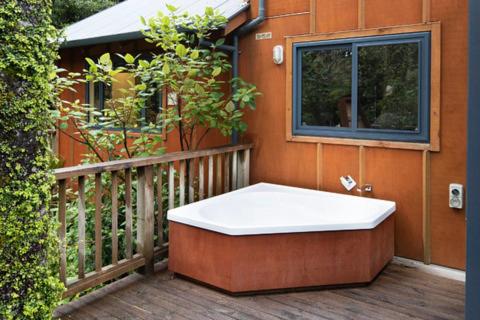 ระเบียง/ชานเรือน, Love Punakaiki Luxury Couples Retreat Limited in ปูนาไกกิ