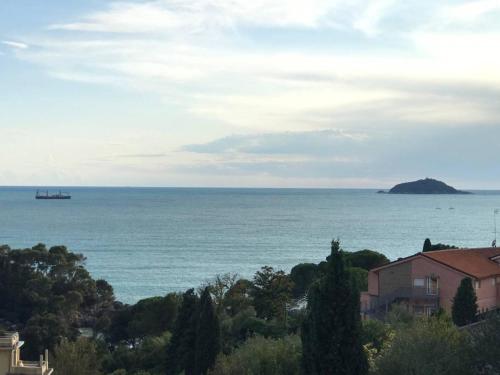  Fivestay - lovely flat between Lerici and Tellaro, Pension in Tellaro