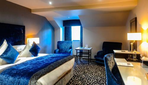 1 double bed, 1 twin bed