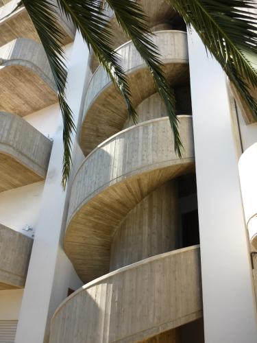 One-Bedroom Apartment with Balcony