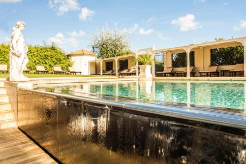 수영장, Hotel Carducci 76 in 카톨리카