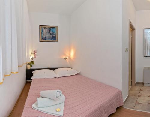  Room in Bol with Terrace, Air condition, WIFI (3758-4) in Bol