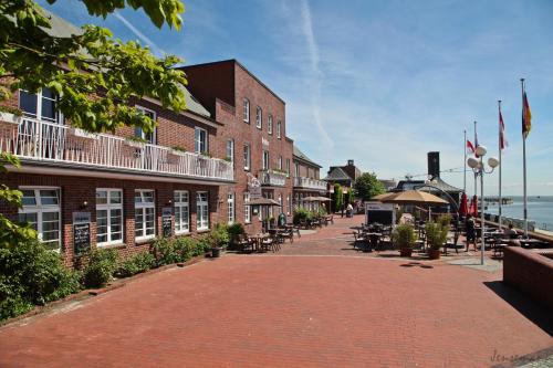 Entrada, AKZENT Strandhotels Seestern, Delphin & Lachs in Wilhelmshaven